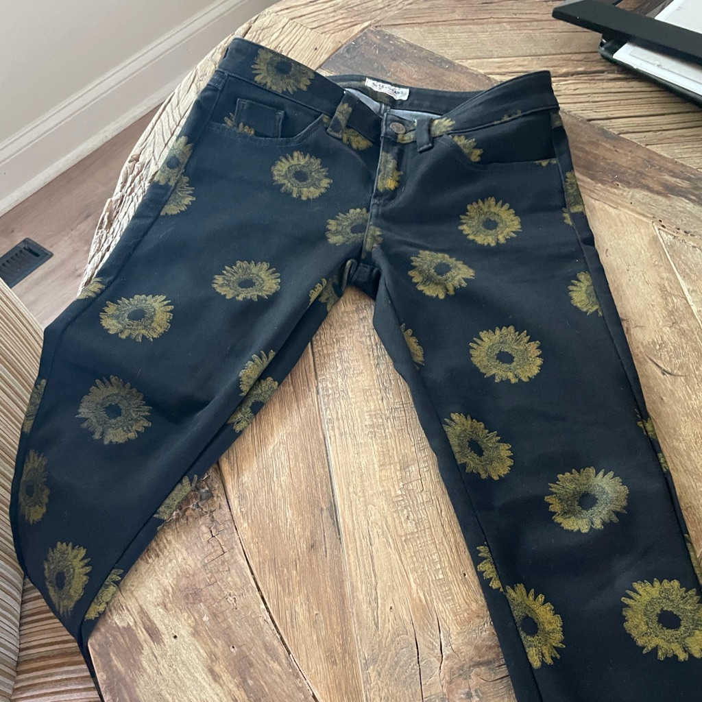 Guess Brand Jeans Size 27 Guess Brand Jeans Size 27